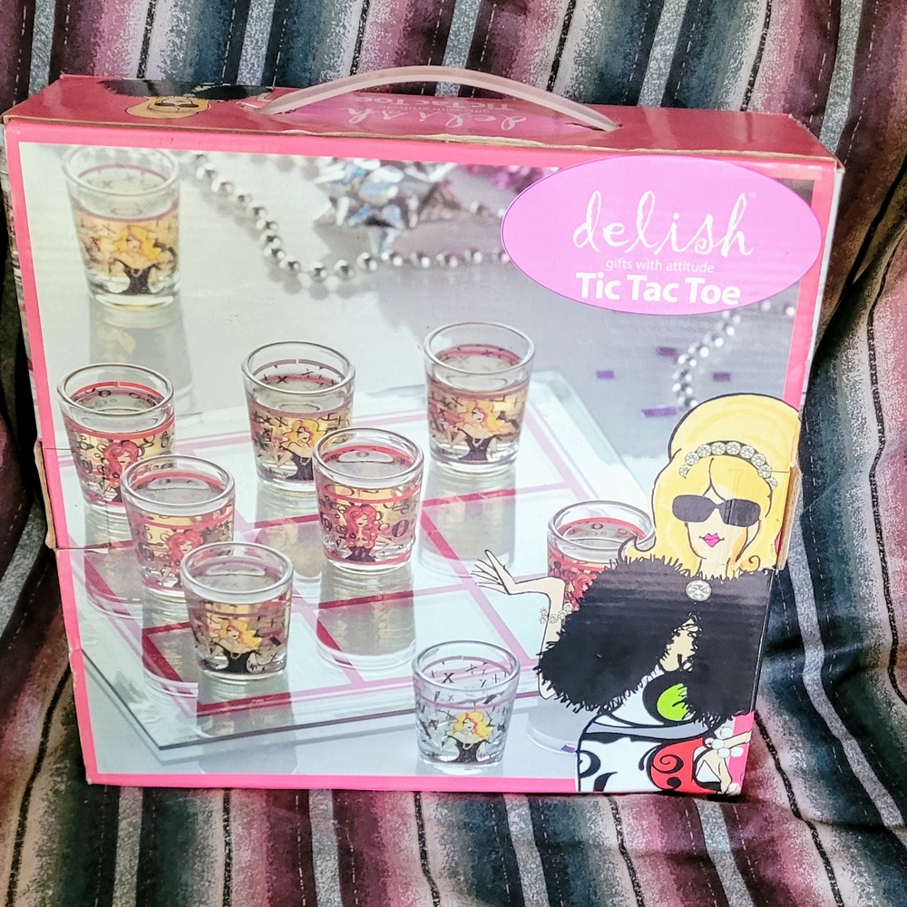 Delish Tic Tac Toe Shot Glass Set